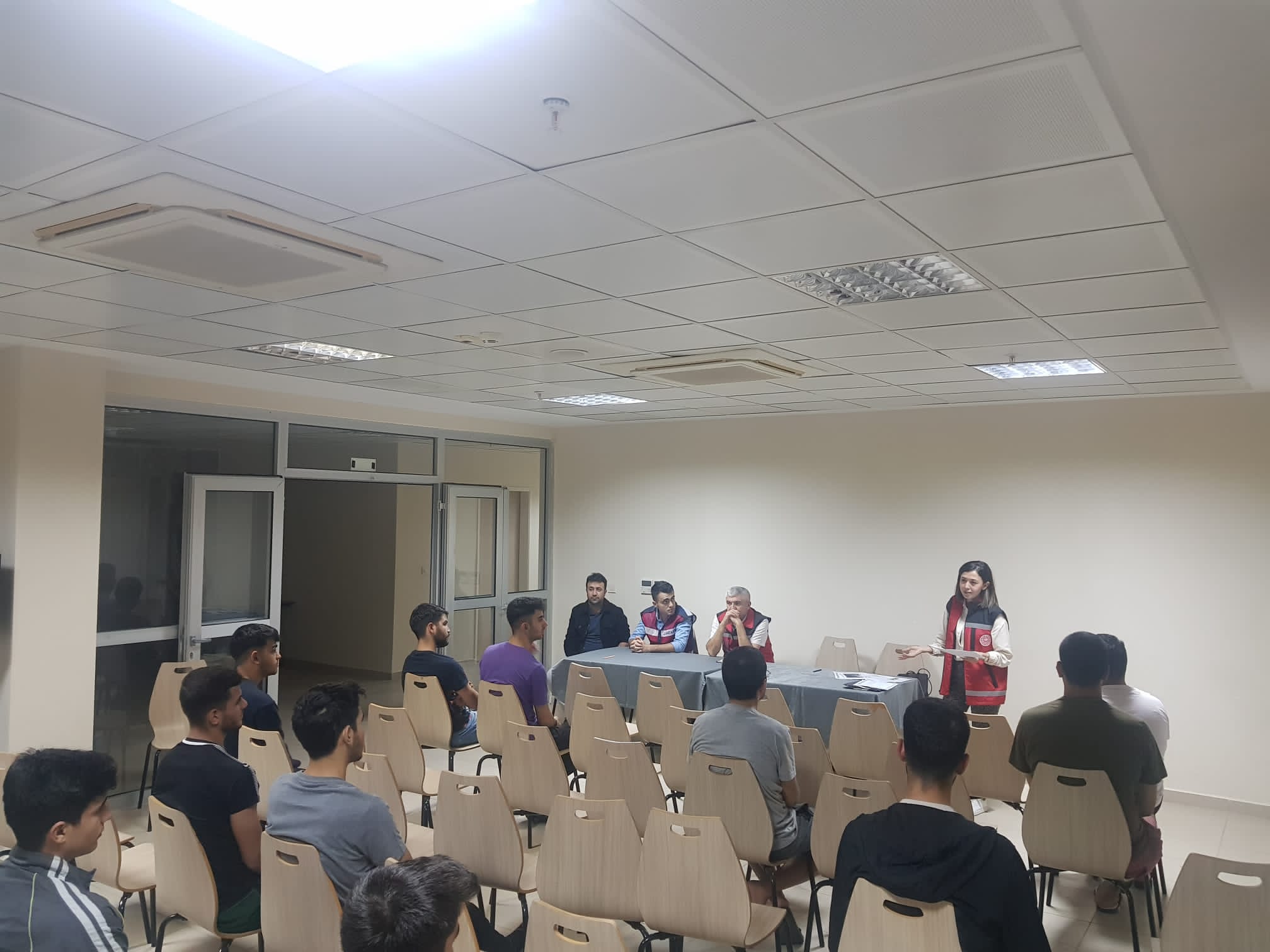 Dörtyol Kuzuculu Kredi ve Yurtlar Kurumunda kalan öğrencilere  “Evlilik Öncesi Eğitim” konulu seminer verildi.