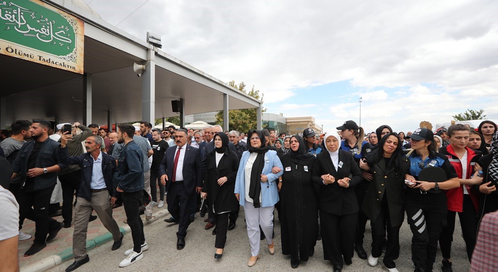 Bakanımız Derya Yanık Malatya'da Piyade Üsteğmen Serkan Erkuş’un Cenaze Törenine Katıldı