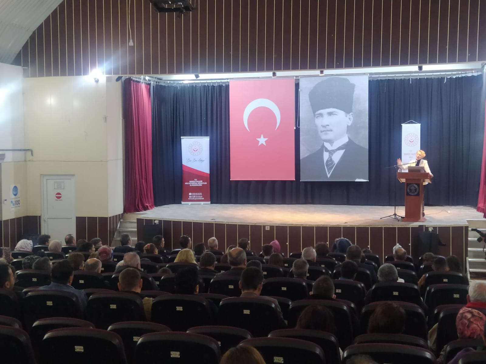 Acıpayam İlçemizde "Aile İçi İletişim ve Kadına Yönelik Şiddetle Mücadele" konularında konferanslar verilmiştir