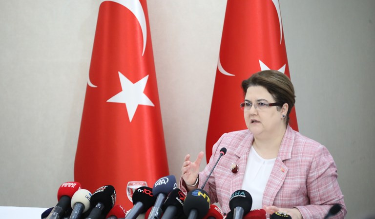  Bakanımız Derya Yanık Kadına Yönelik Şiddetle Mücadele Haftası Kapsamında Gazetecilerle Buluştu