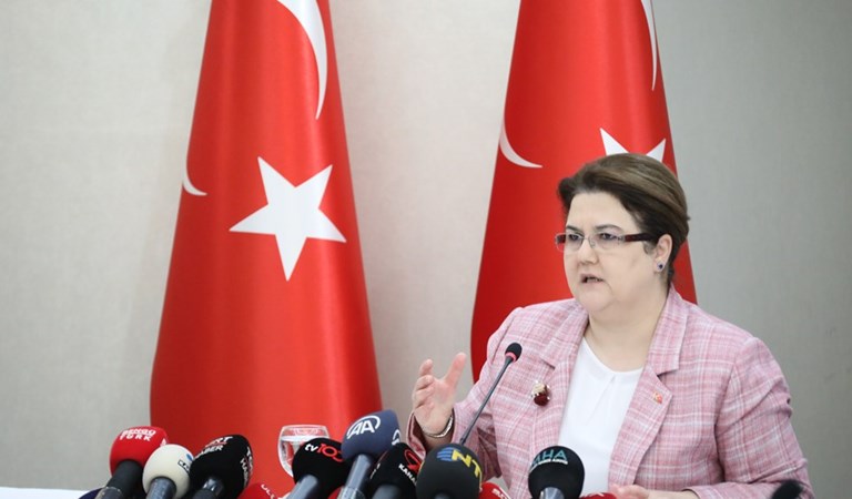 Bakanımız Derya Yanık Kadına Yönelik Şiddetle Mücadele Haftası Kapsamında Gazetecilerle Buluştu