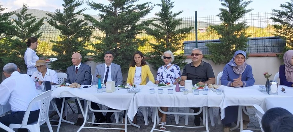 Kurban Bayramında Huzurevi Sakinlerimiz İle Çocuklarımız Kahvaltıda Bir Araya Geldiler