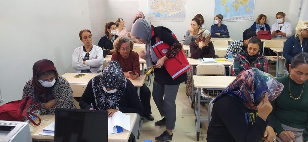 Tarsus SHM tarafından  Tarsus Halk Eğitim Merkezi  kursiyerlerine "Kadına Yönelik Şiddetle Mücadele" ile ilgili farkındalık eğitimi düzenlenmiştir.