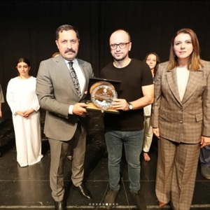 "Ölüm Kadın Meselesi" adlı Tiyatro gösterisi düzenlendi. - fotoğraf 5