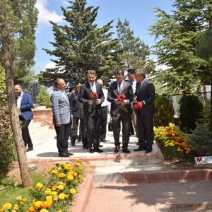 Kurban Bayramında Şehitlik Ziyaret Edilerek Aziz Şehitlerimize Dua Edildi - fotoğraf 1