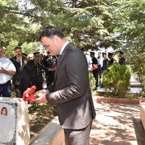 Kurban Bayramında Şehitlik Ziyaret Edilerek Aziz Şehitlerimize Dua Edildi - fotoğraf 2