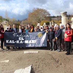 STRATONİKEİA ANTİK KENTİNDE KADINA ŞİDDET  ETKİNLİĞİ DÜZENLEDİ - fotoğraf 1