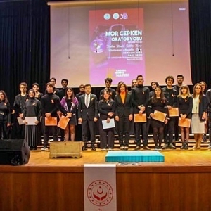 MOR CEPKEN ORATORYOSU SAHNELENDİ - fotoğraf 1