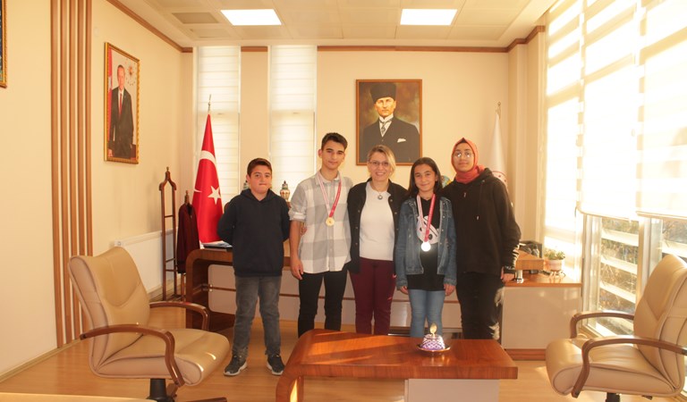 İl Müdür Vekilimiz Fatma UZ Çocuk Hizmetleri Genel Müdürlüğü 7. Türkiye Satranç Şampiyonası’na Gidecek Çocuklarımıza Başarılar Diledi
