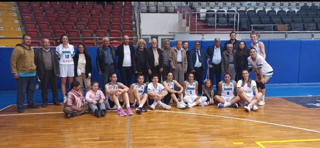 Tarsus Huzurevi'nde kalan yaş almış büyüklerimiz,Tarsus Belediyespor ve Karşıyakaspor Basketbol karşılaşmasını izlediler.