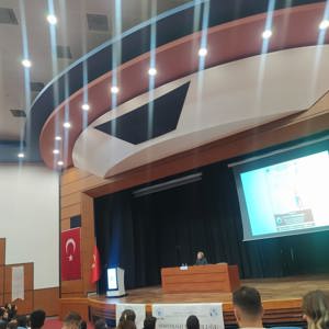 Pamukkale Üniversitesi ögrencilerine yönelik Denizli Kadına Yönelik Şiddetle Mücade İl Eylem Planı kapsamında Flört Siddeti konulu konferans gerçekleştirildi. - fotoğraf 1