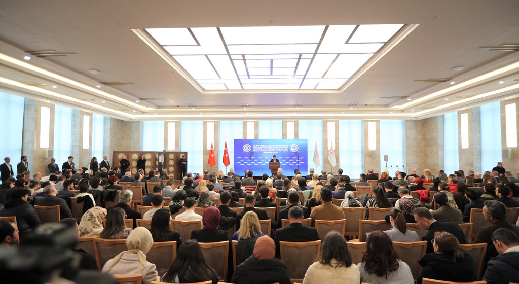 Devlet Korumasından Yararlanmış Gençlerin Kamu Kurum ve Kuruluşlarına Yerleştirilmesi Töreni  ile Kültür ve Turizm Bakanlığı ile Aile ve Sosyal Hizmetler Bakanlığı İşbirliği Protokolü İmza Töreni düzenlendi 