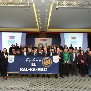 Göç İdaresi Çalıştayında “Kadına El Kalkamaz” Pankartı Açıldı - fotoğraf 1