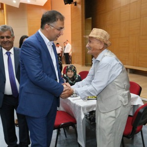 Valimiz Sayın Köksal ŞAKALAR Sinop Huzur Evindeki Yaşlılarımızla Bayramlaştı - fotoğraf 8