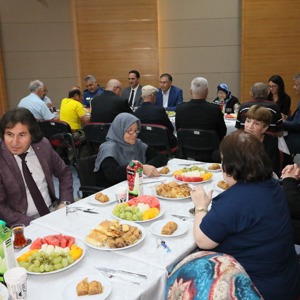 Valimiz Sayın Köksal ŞAKALAR Sinop Huzur Evindeki Yaşlılarımızla Bayramlaştı - fotoğraf 5