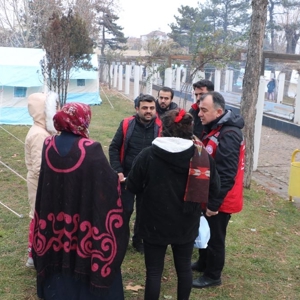 İl Müdürümüz Sn. Muzaffer AKÇAM'dan Depremzedeler İçin Kurulan Çadırlara Ziyaret - fotoğraf 2