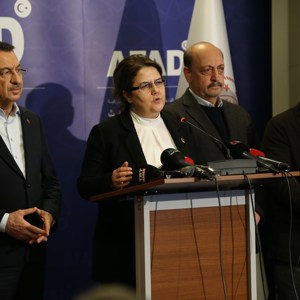 Bakanımız Derya Yanık: “Enkaz altından çıkarılan çocukların Bakanlığımız personelinin dışında herhangi birine teslimi söz konusu değil” - fotoğraf 1