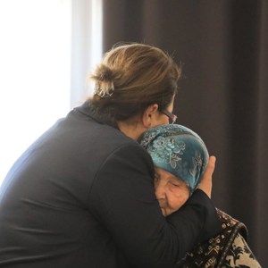 Bakanımız Derya Yanık Depremzedeleri Ziyaret Etti - fotoğraf 7
