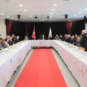 Bakanımız Derya Yanık Depremzedeleri Ziyaret Etti - fotoğraf 8