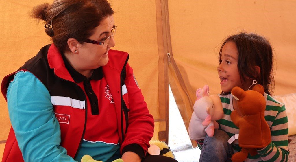 Derya Yanık, Minister of Family and Social Services, Visited Earthquake Victims in Hatay