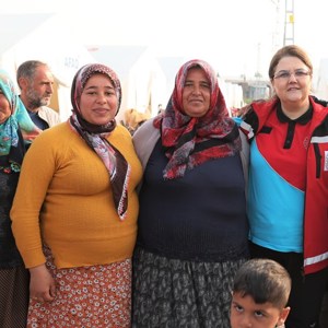 Aile ve Sosyal Hizmetler Bakanımız Derya Yanık Hatay'da Depremzedeleri Ziyaret Etti - fotoğraf 9