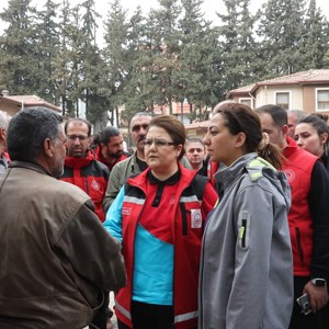 Aile ve Sosyal Hizmetler Bakanımız Derya Yanık Hatay'da Depremzedeleri Ziyaret Etti - fotoğraf 16