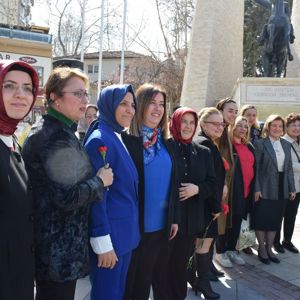 8 Mart Dünya Kadınlar Günü vesilesiyle Aile ve Sosyal Hizmetler İl Müdürlüğümüzce depremzede kadınlarımıza yönelik Moral Ziyaretleri gerçekleştirilmiştir - fotoğraf 16