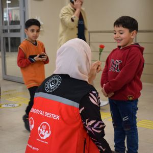 8 Mart Dünya Kadınlar Günü vesilesiyle Aile ve Sosyal Hizmetler İl Müdürlüğümüzce depremzede kadınlarımıza yönelik Moral Ziyaretleri gerçekleştirilmiştir - fotoğraf 12