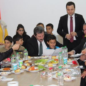 DEPREMDEN ETKİLENEN VATANDAŞLARIMIZIN YANINDA OLMAYA DEVAM EDİYORUZ - fotoğraf 3