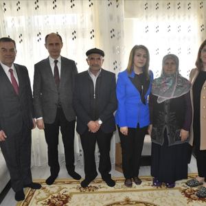 8 Mart Dünya Kadınlar Gününde Şehitlerimizin  Anneleri ve Eşleri Ziyaret Edildi - fotoğraf 5