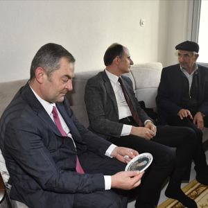 8 Mart Dünya Kadınlar Gününde Şehitlerimizin  Anneleri ve Eşleri Ziyaret Edildi - fotoğraf 6