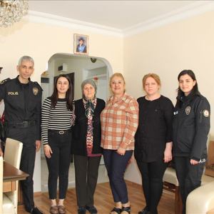 8 Mart Dünya Kadınlar Gününde Şehitlerimizin  Anneleri ve Eşleri Ziyaret Edildi - fotoğraf 7
