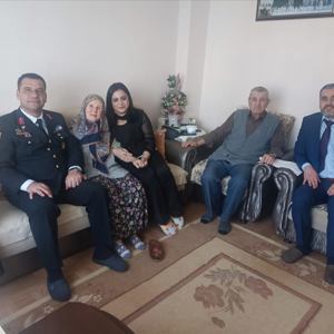 8 Mart Dünya Kadınlar Gününde Şehitlerimizin  Anneleri ve Eşleri Ziyaret Edildi - fotoğraf 8