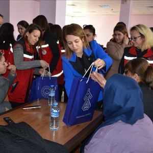 8 Mart Dünya Kadınlar Gününde Depremden Etkilenen Kadınlar Ziyaret Edildi - fotoğraf 5