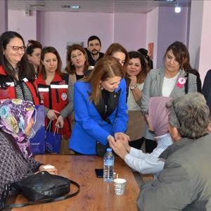 8 Mart Dünya Kadınlar Gününde Depremden Etkilenen Kadınlar Ziyaret Edildi - fotoğraf 13
