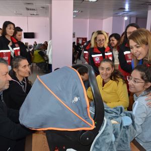 8 Mart Dünya Kadınlar Gününde Depremden Etkilenen Kadınlar Ziyaret Edildi - fotoğraf 14
