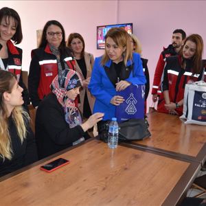 8 Mart Dünya Kadınlar Gününde Depremden Etkilenen Kadınlar Ziyaret Edildi - fotoğraf 15
