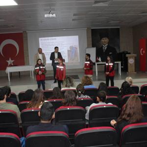 KIRMIZI YELEKLİLERİMİZ AFET BÖLGESİNDEKİ VATANDAŞLARIMIZIN YANINDA OLMAYA DEVAM EDİYOR - fotoğraf 3
