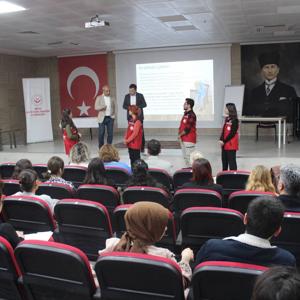 KIRMIZI YELEKLİLERİMİZ AFET BÖLGESİNDEKİ VATANDAŞLARIMIZIN YANINDA OLMAYA DEVAM EDİYOR - fotoğraf 6