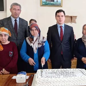 8 Mart Dünya Kadınlar Günü münasebetiyle depremzede aileler ve şehit anneleri ziyaret edildi - fotoğraf 9