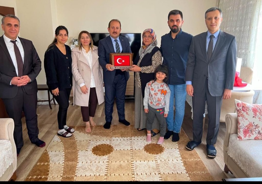 Kahraman şehidimiz Polis Memuru Ahmet Sargın'nın kıymetli ailesini,Valimiz Sn.Ali Hamza Pehlivan'ın katılımıyla ziyaret ettik.Aziz şehidimizin ruhu şad olsun.