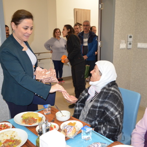 Huzurevi Yaşlılarımızla İftar Sofrasında Biraya Geldik - fotoğraf 10