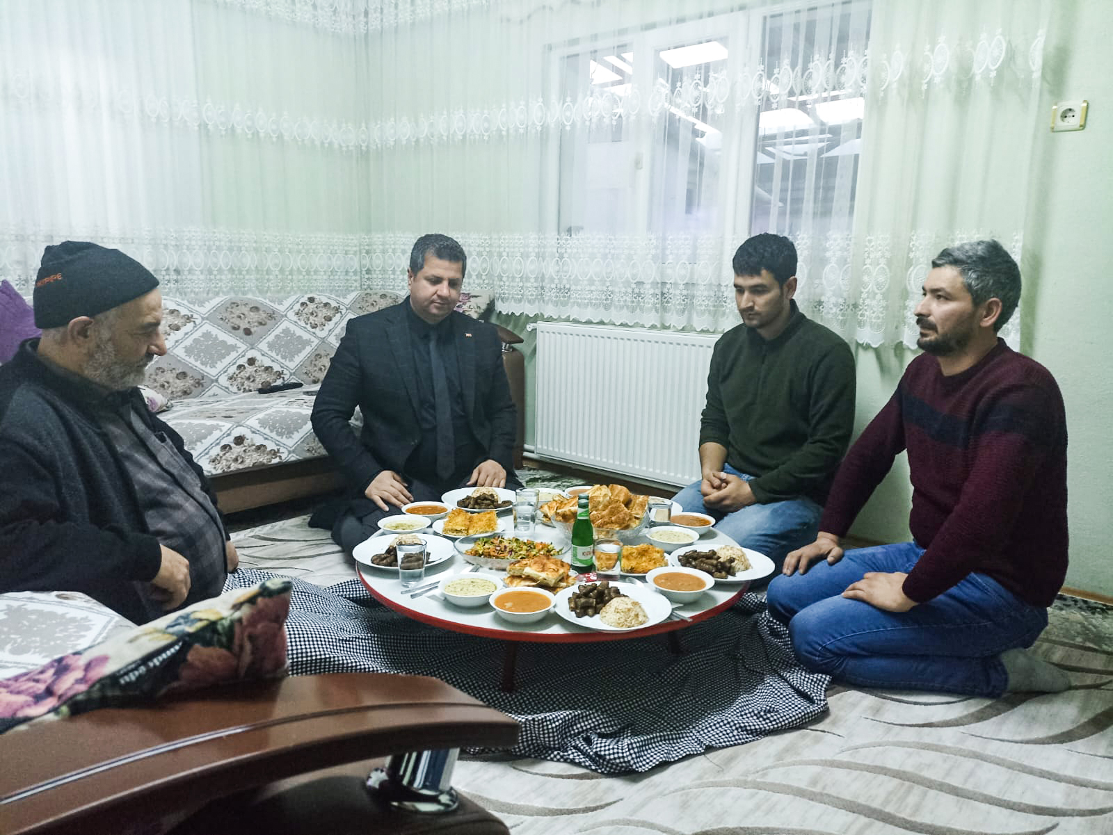 İl Müdürümüz Serdar Demirci, Şehidimiz Adem Akpınar’ın ailesinin Gönül Sofrasına Misafir Oldu.