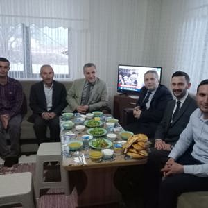 İL MÜDÜRÜMÜZ MAHMUT ÖZDEMİR, ŞEHİT OSMAN ATEŞ'İN AİLESİYLE İFTARDA BULUŞTU - fotoğraf 1