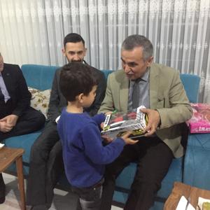 İL MÜDÜRÜMÜZ MAHMUT ÖZDEMİR, ŞEHİT OSMAN ATEŞ'İN AİLESİYLE İFTARDA BULUŞTU - fotoğraf 3
