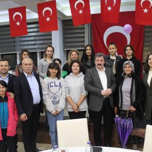 Sayın Valimiz Orhan TAVLI, her yıl Ramazan ayının 15. gününe denk gelen Yetimler Günü dolayısıyla çocuklarla iftar programında bir araya geldi.  - fotoğraf 1