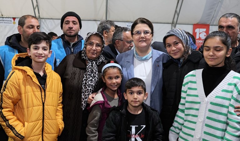 Minister Derya Yanık came together with earthquake survivors at the Iftar dinner in Kahramanmaraş