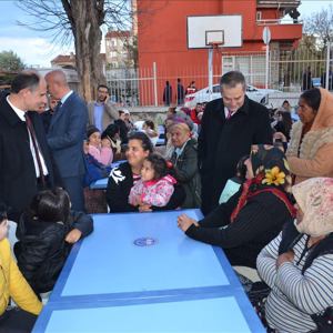8 Nisan Dünya Romanlar Günü kapsamında; Edirne Merkez Çavuşbey Mahallesinde iftar programı düzenlendi - fotoğraf 2