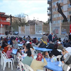 8 Nisan Dünya Romanlar Günü kapsamında; Edirne Merkez Çavuşbey Mahallesinde iftar programı düzenlendi - fotoğraf 5