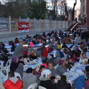 8 Nisan Dünya Romanlar Günü kapsamında; Edirne Merkez Çavuşbey Mahallesinde iftar programı düzenlendi - fotoğraf 6